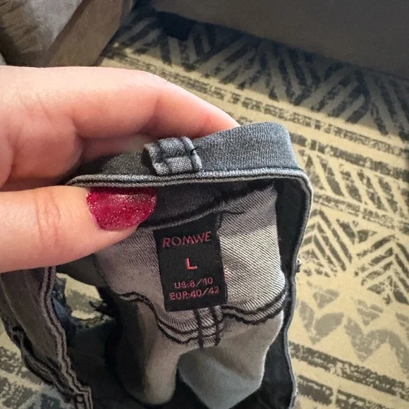 Black Goth Lace Hem Denim Shorts with Web Stitching - Picture 5 of 5